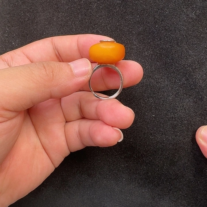 蜜蜡未镶嵌珠宝奇石