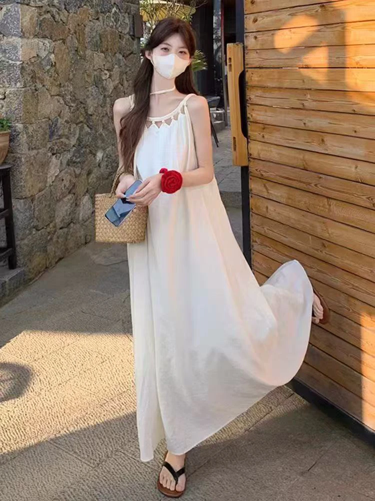 夏季度假风简约宽松遮肉挂脖长款净色仙女连衣裙
