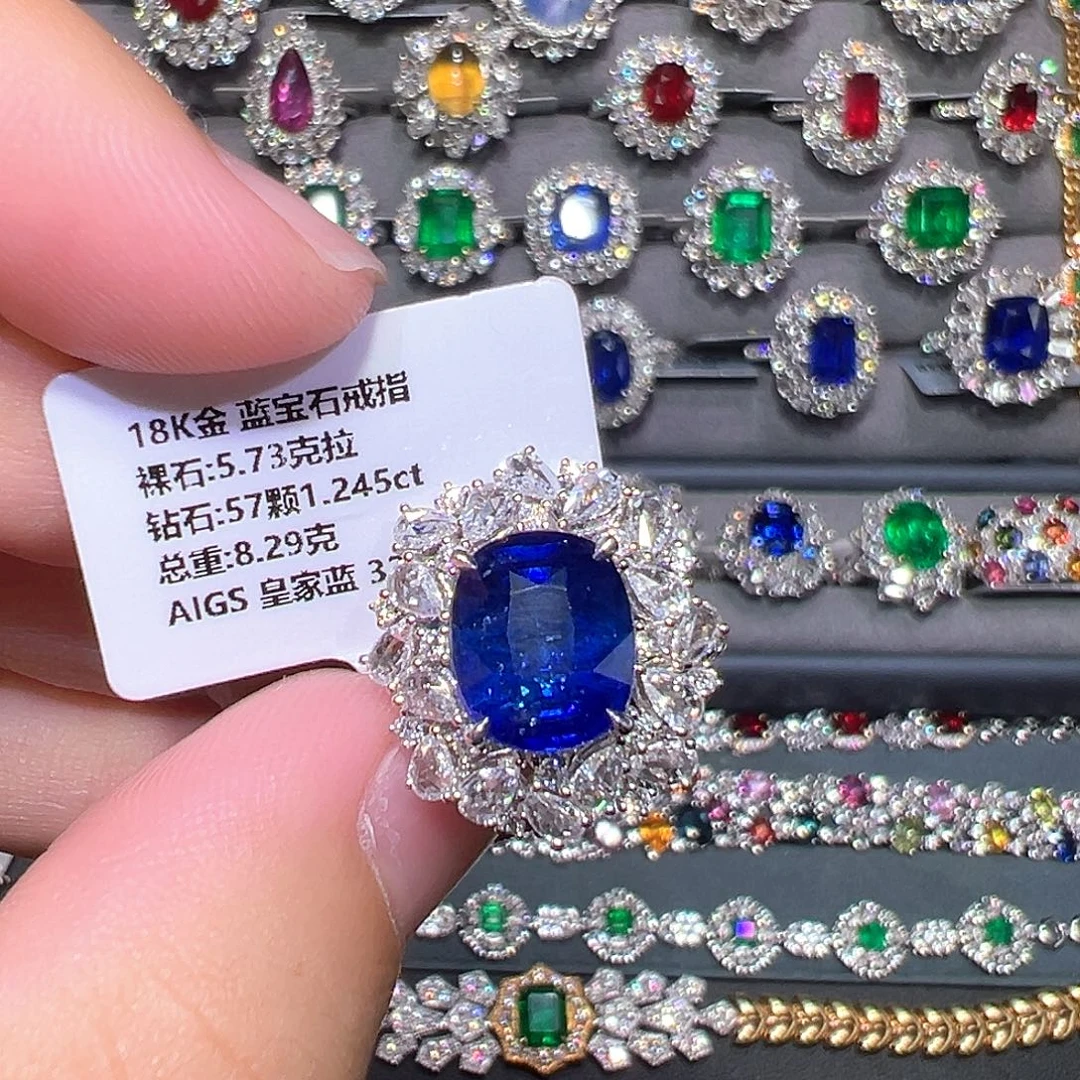 18K金镶嵌蓝宝石戒指
