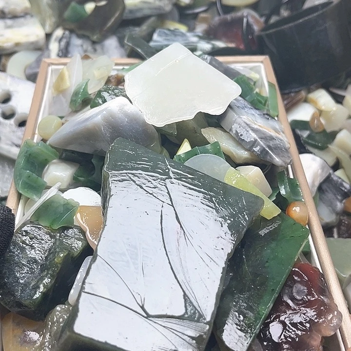 和田玉（糖玉）和田玉边角料9K金镶嵌东***铺