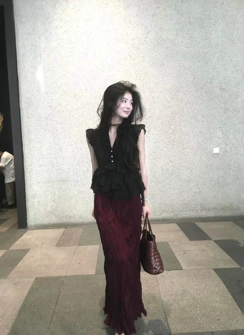 夏季2025新款复古V领荷叶边小飞袖宽松显瘦无袖上衣气质搭半身裙