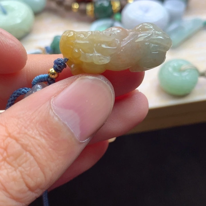 翡翠未镶嵌颈饰吊坠