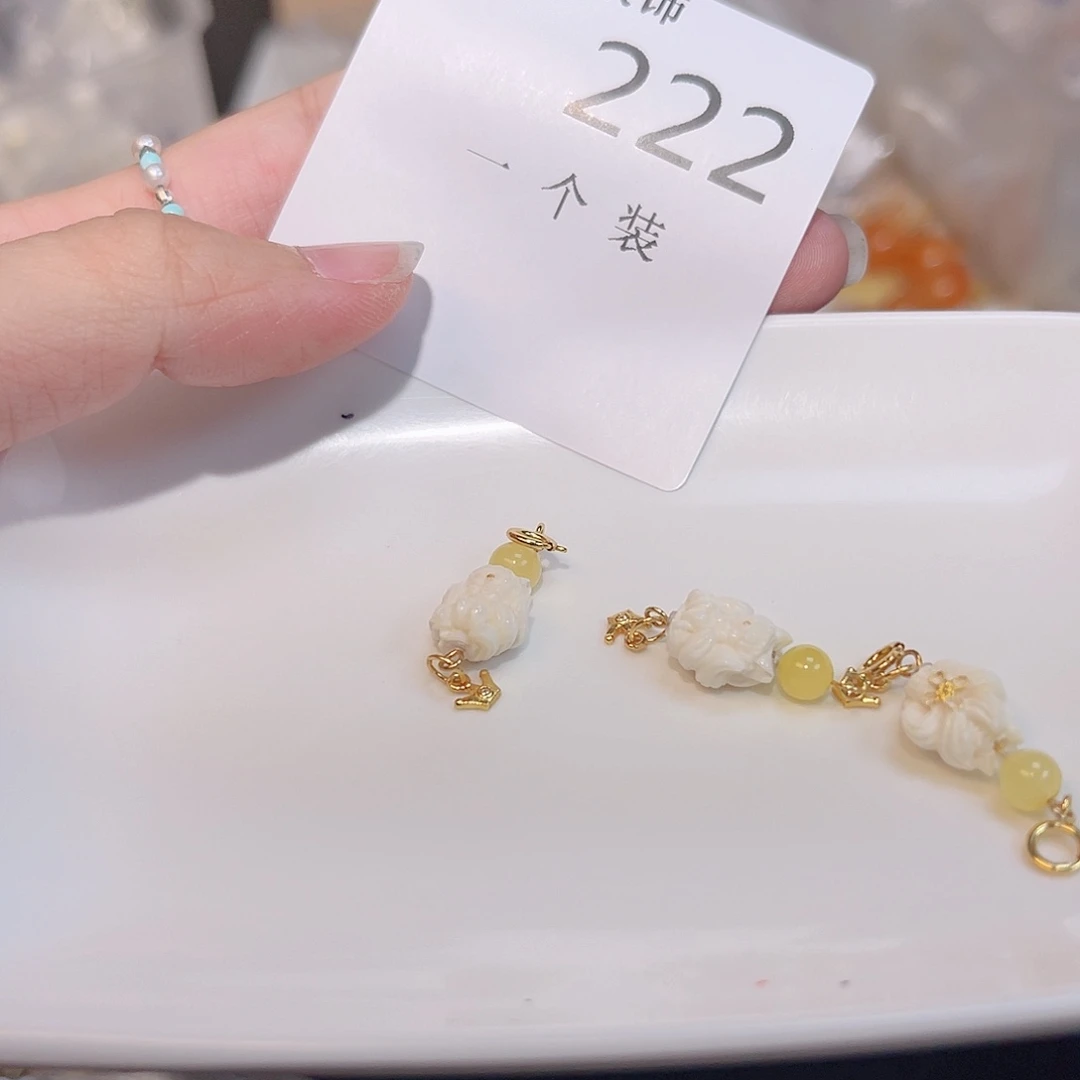 未镶嵌珠宝半成品水晶222 。