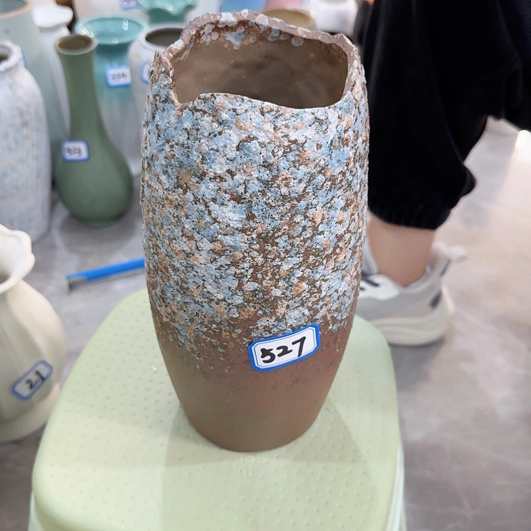 527号陶瓷高24厘米瑕疵一个