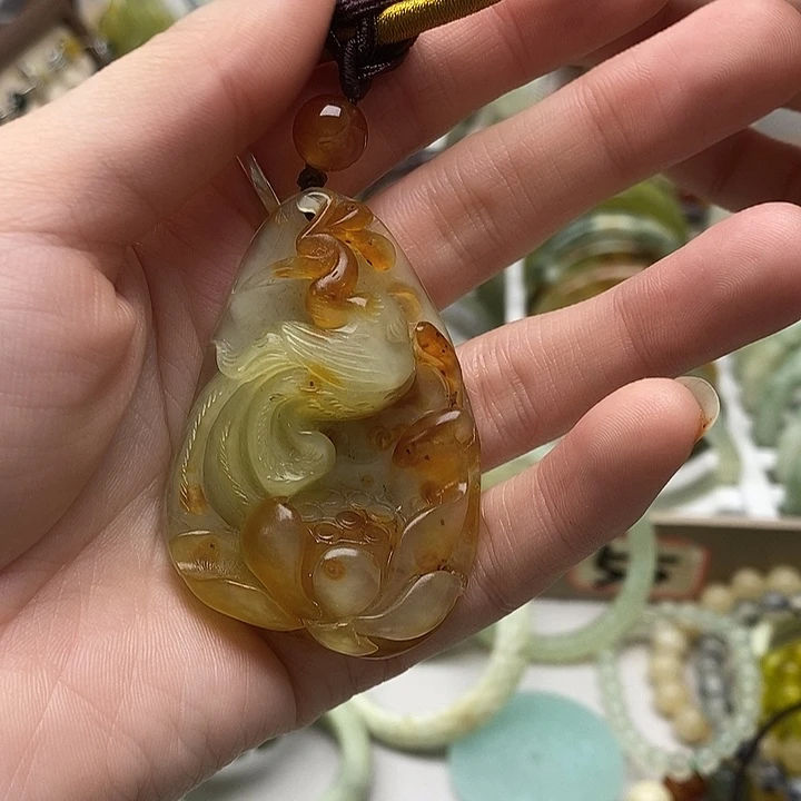 蛇纹石玉颈饰未镶嵌