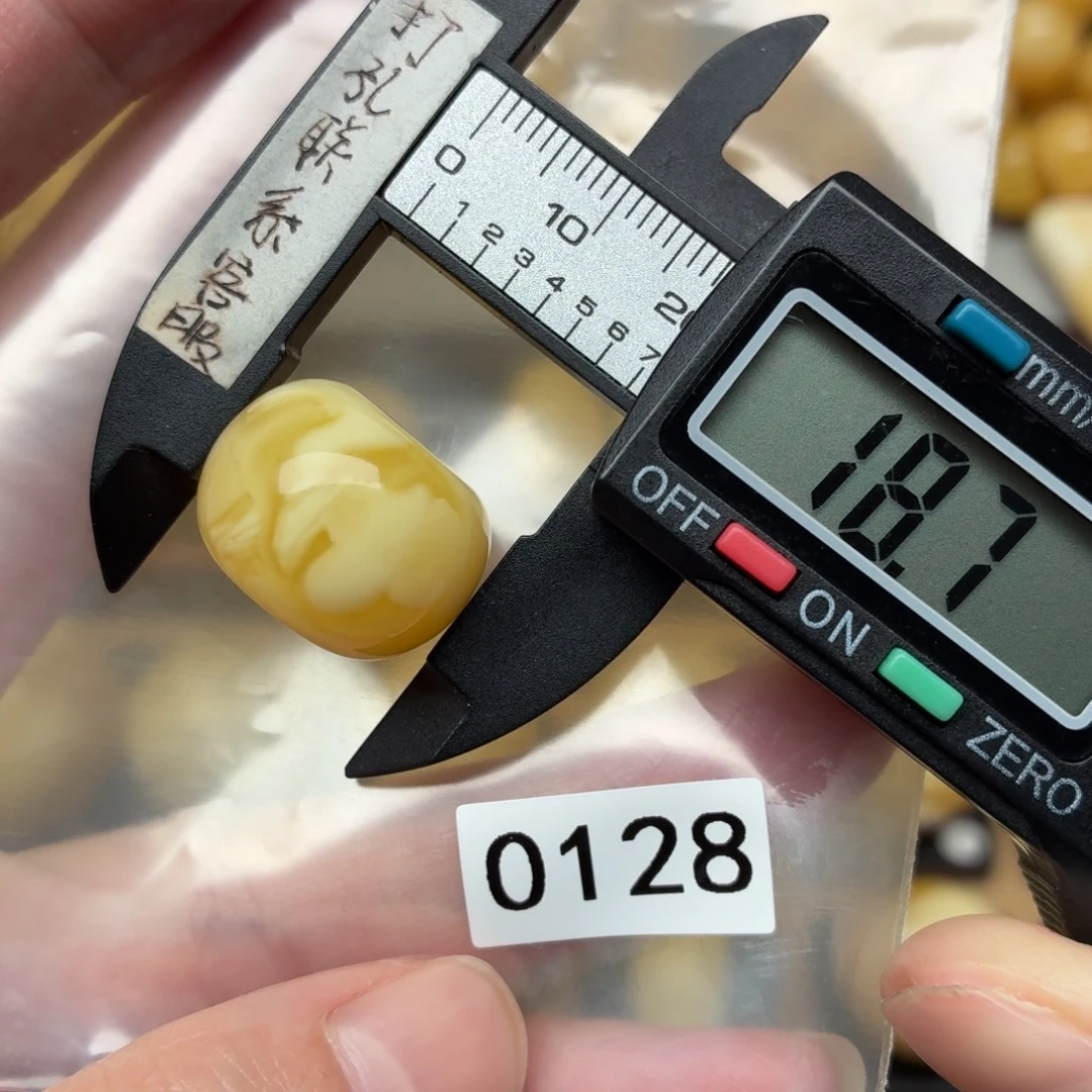 小***孩琥珀未镶嵌裸石蜜蜡浓白花蜡墩子