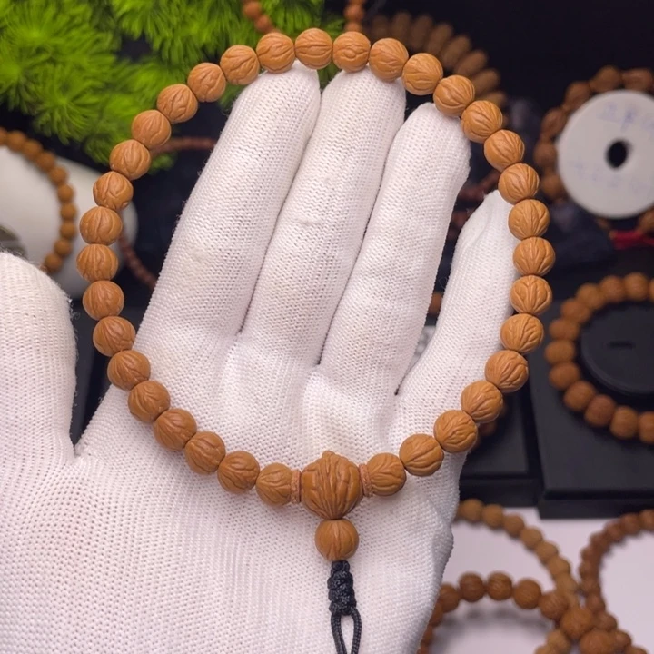 一***世吊坠桃核精品野生玉龙脊0.8