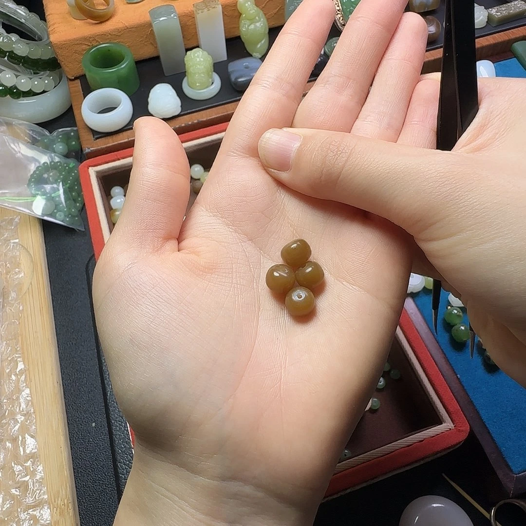 大***欣和田玉未镶嵌颈饰