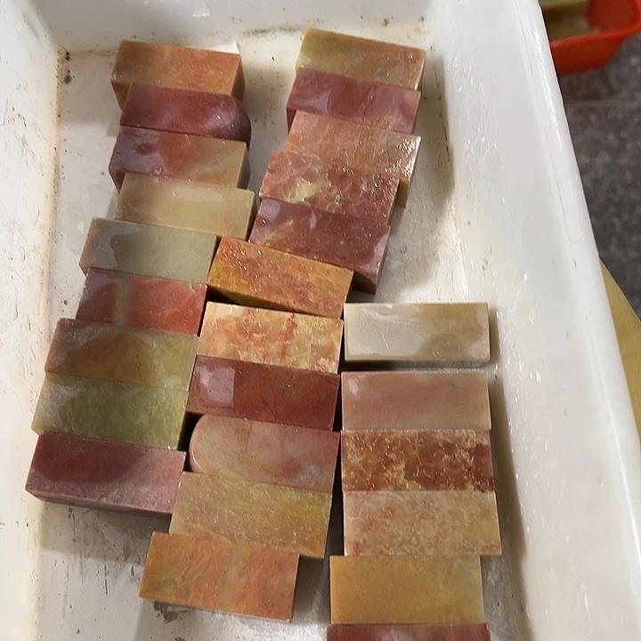 扶***阁印度石浙江红印石如图