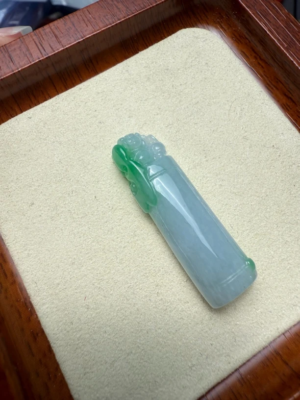 纯天然缅甸翡翠a货龙柱