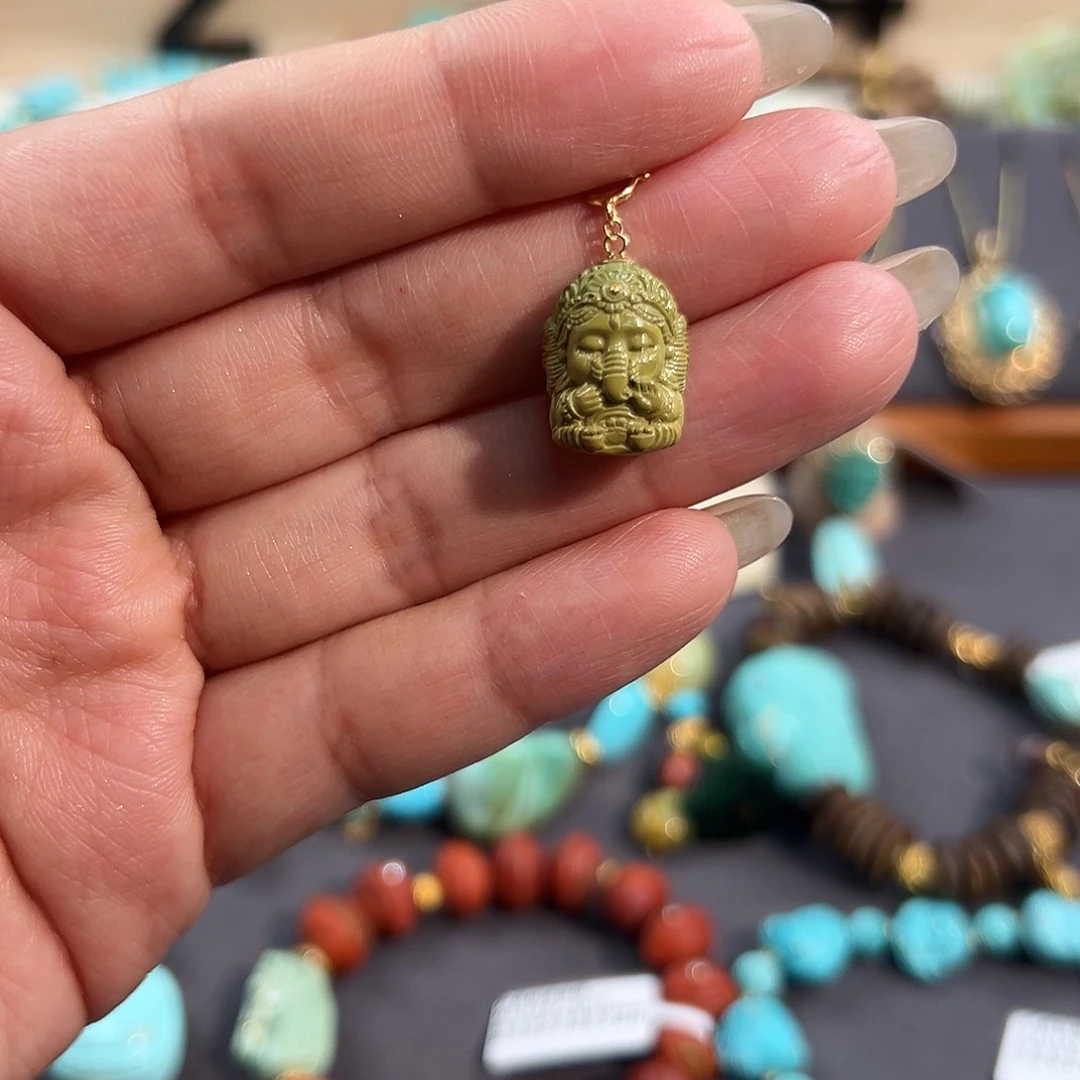 绿松石18K金镶嵌象神滴溜