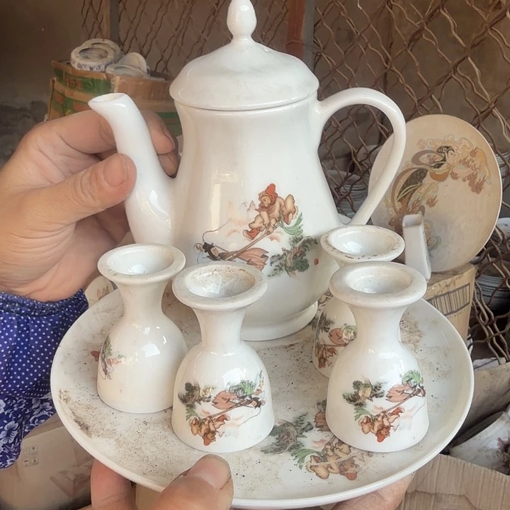 库存微瑕三打白骨精酒壶一套