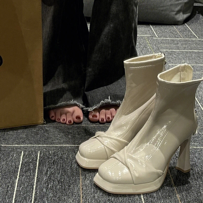 白色洋气小短靴高跟女防水台粗跟瘦瘦靴短靴小个子法式小踝靴厚底