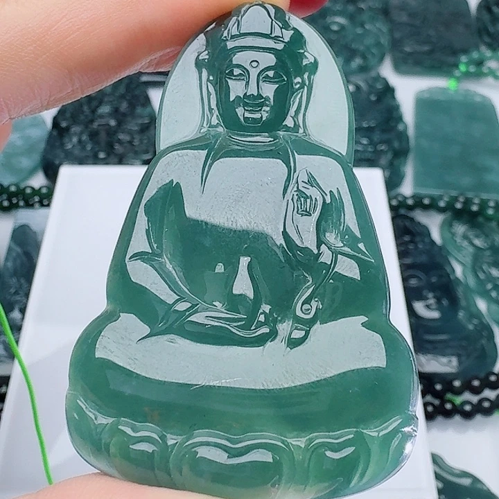 翡翠未镶嵌颈饰多样性发其一