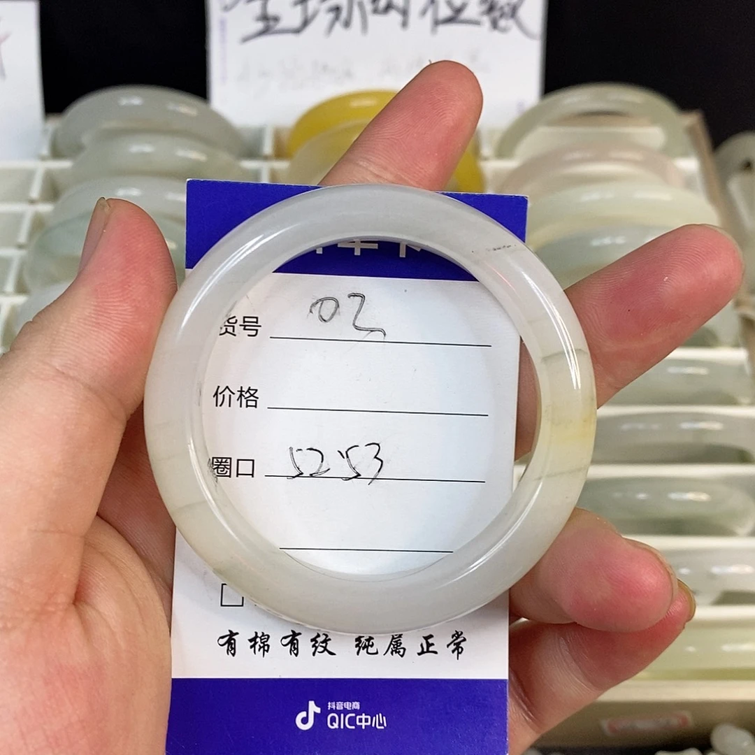 未镶嵌手镯石英质玉