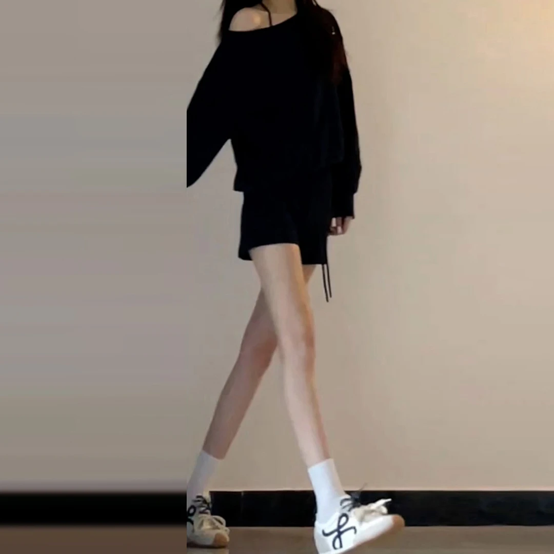 2025早秋季超火气质穿搭一整套ootd爆款高级感巨好看斜肩卫衣套装