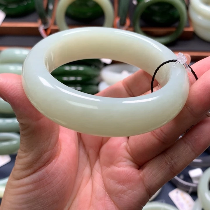 【闪购商品】未镶嵌手镯和田玉