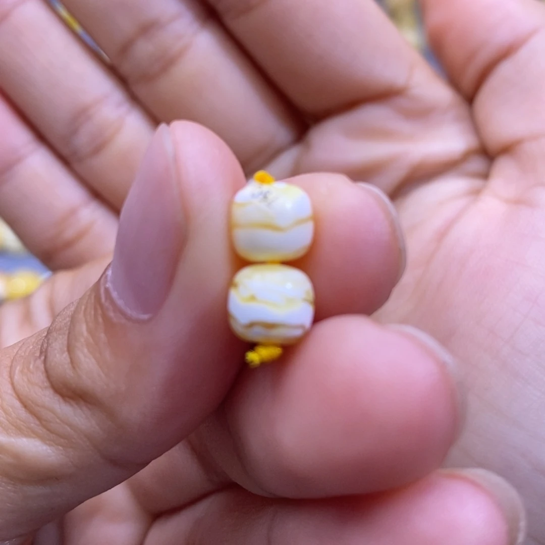 黑***沙未镶嵌琥珀珠宝奇石