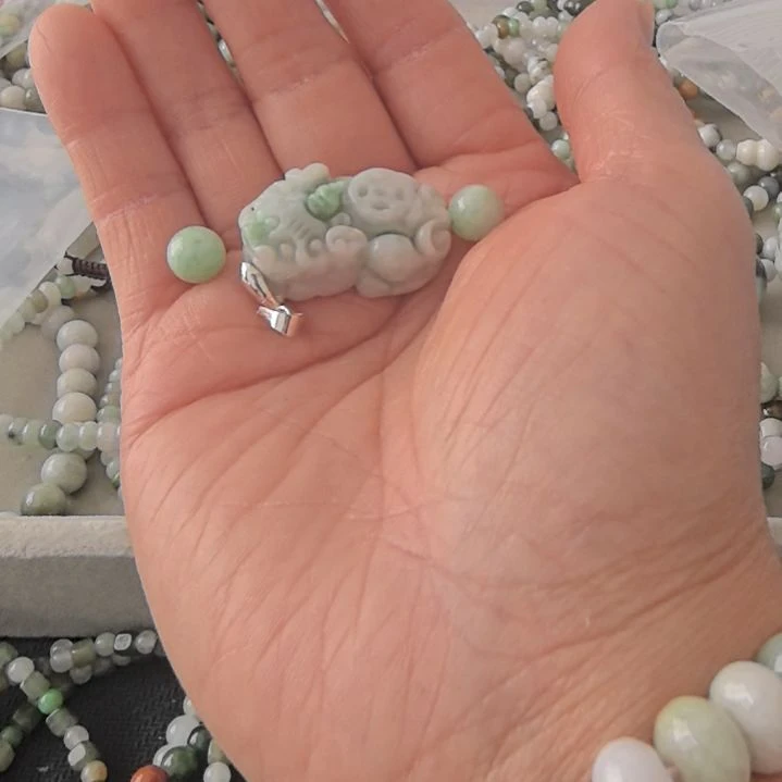 翡翠颈饰未镶嵌貔貅吊坠