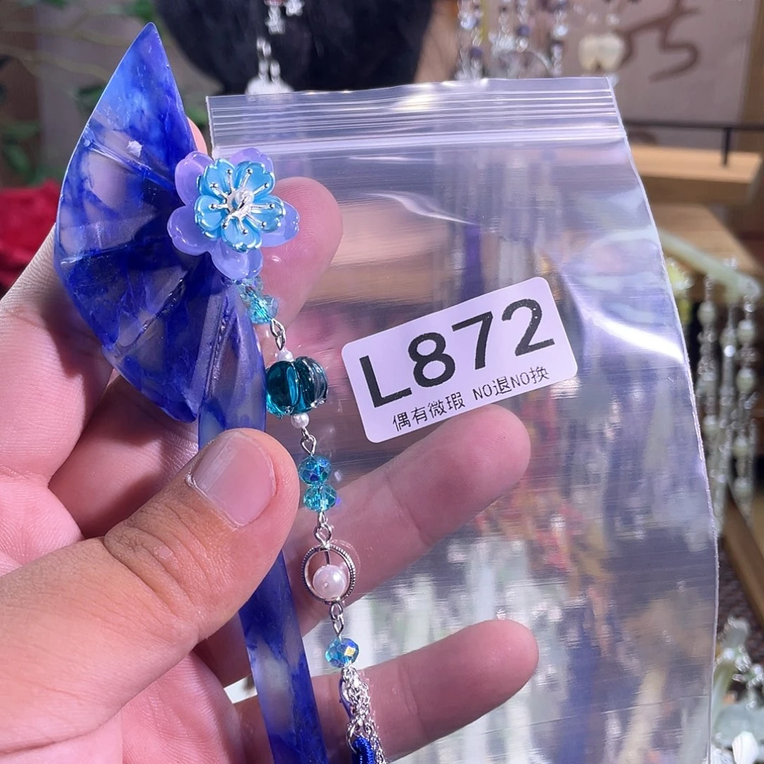 榴***吗未镶嵌蛇纹石玉发饰