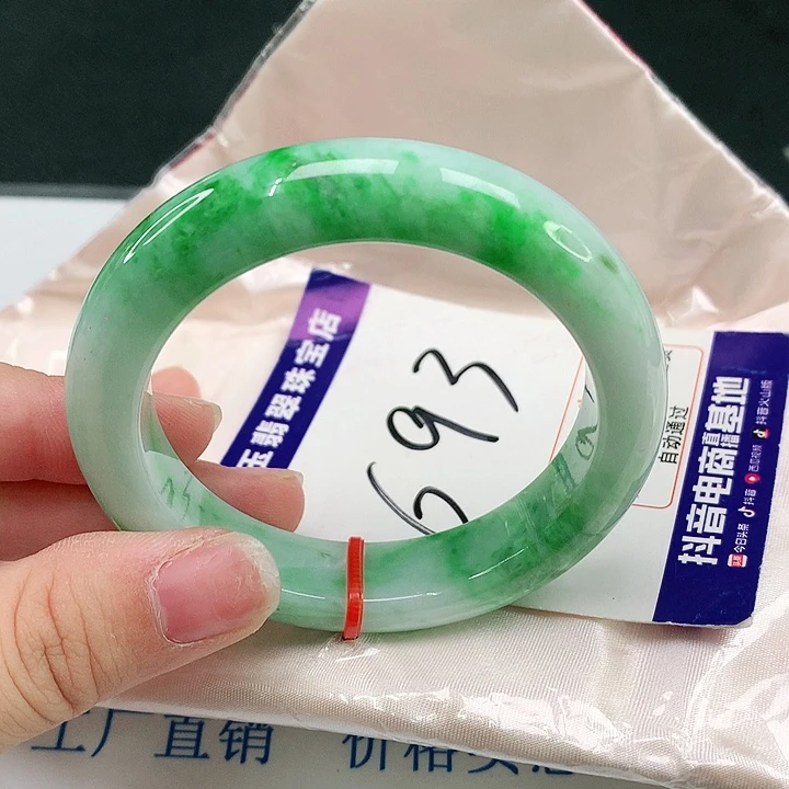翡翠手镯未镶嵌翡翠