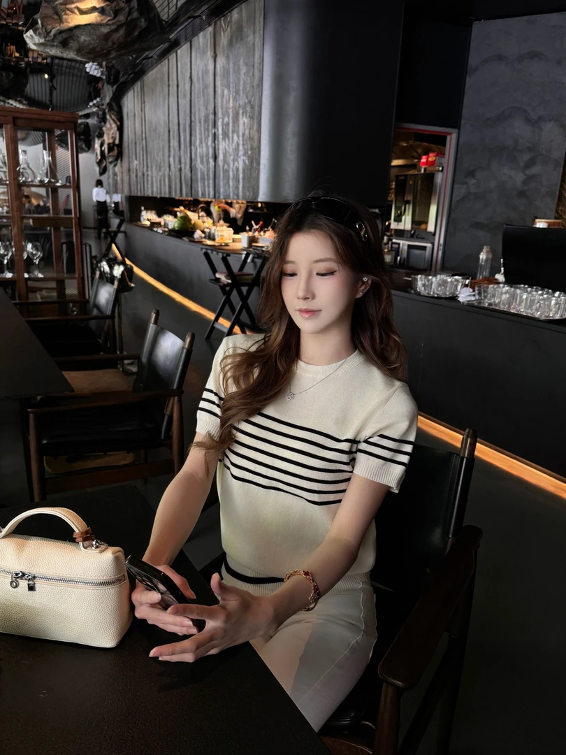 【JIAYI】小马刺绣针织衫春夏新款条纹经典衫百搭上衣薄款品质女