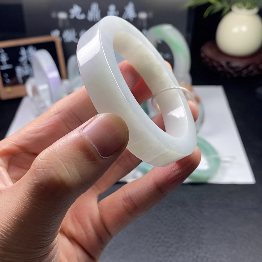 未镶嵌手镯定制翡翠