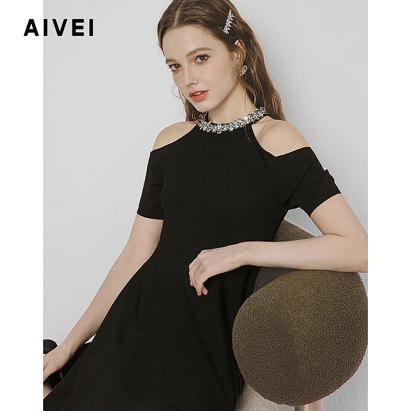 AIVEI欣贺艾薇2025春季气质御姐挖肩挂脖亮片针织连衣裙S714303A