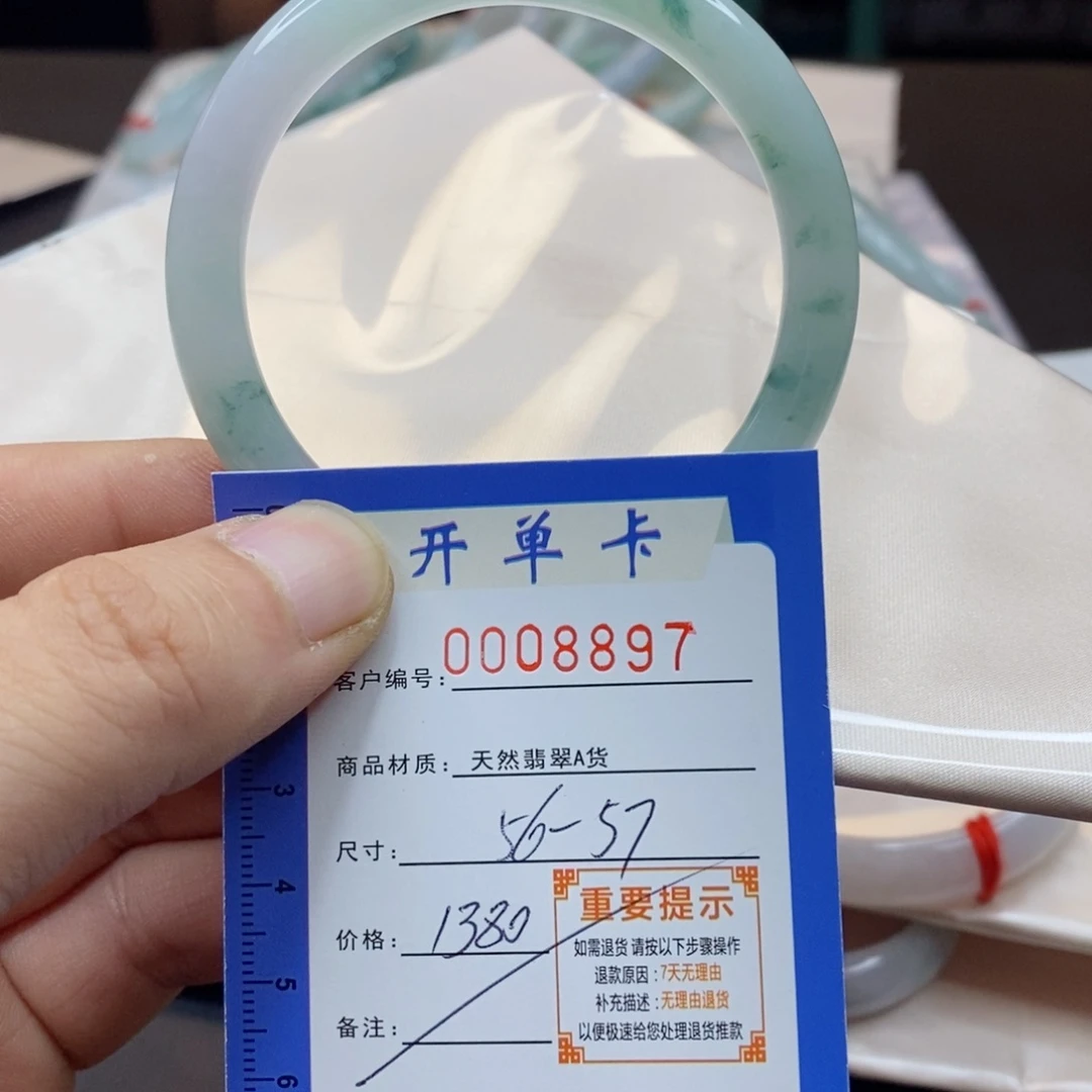 翡翠手镯未镶嵌朦**董翡翠