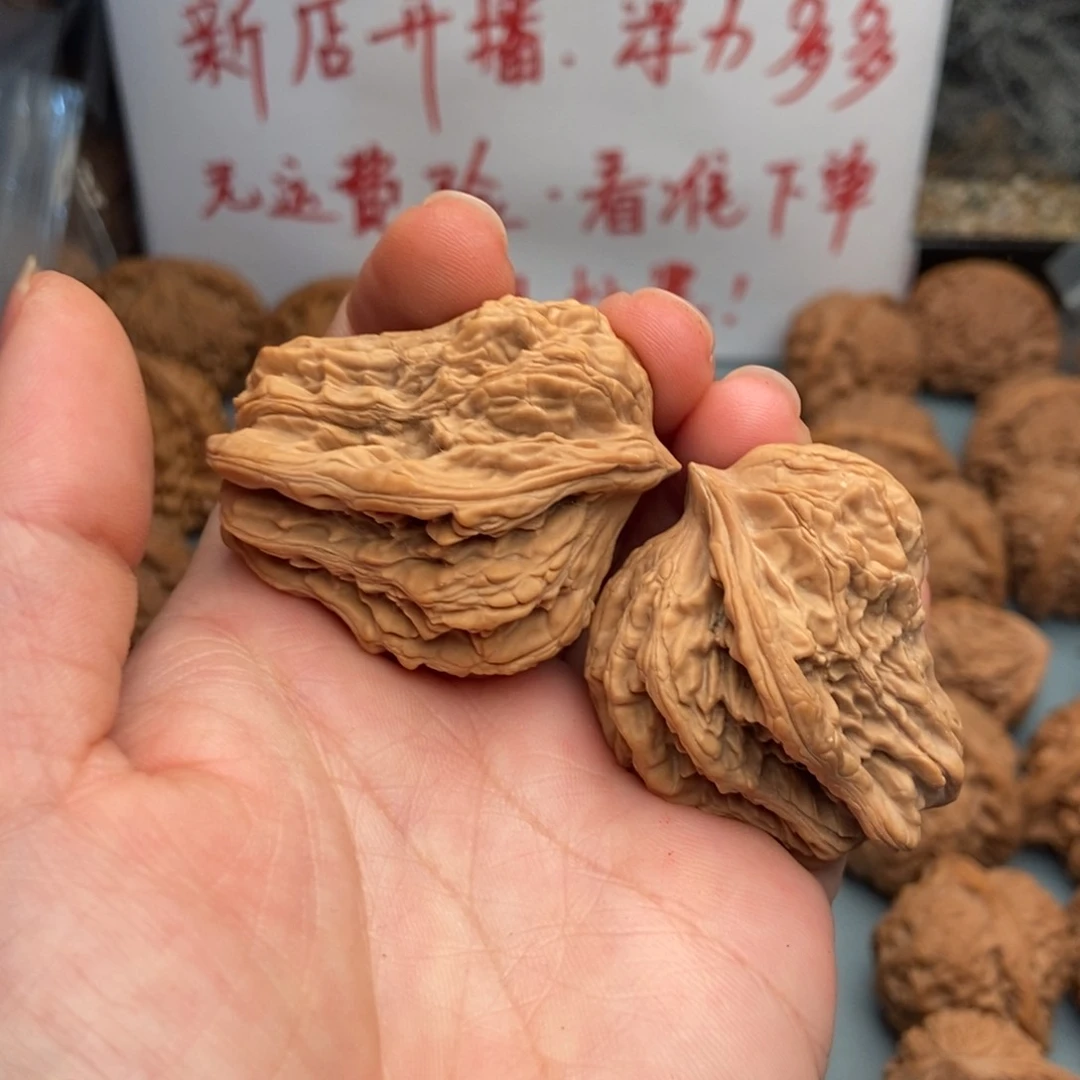 文玩核桃吊坠虎头小鸟10