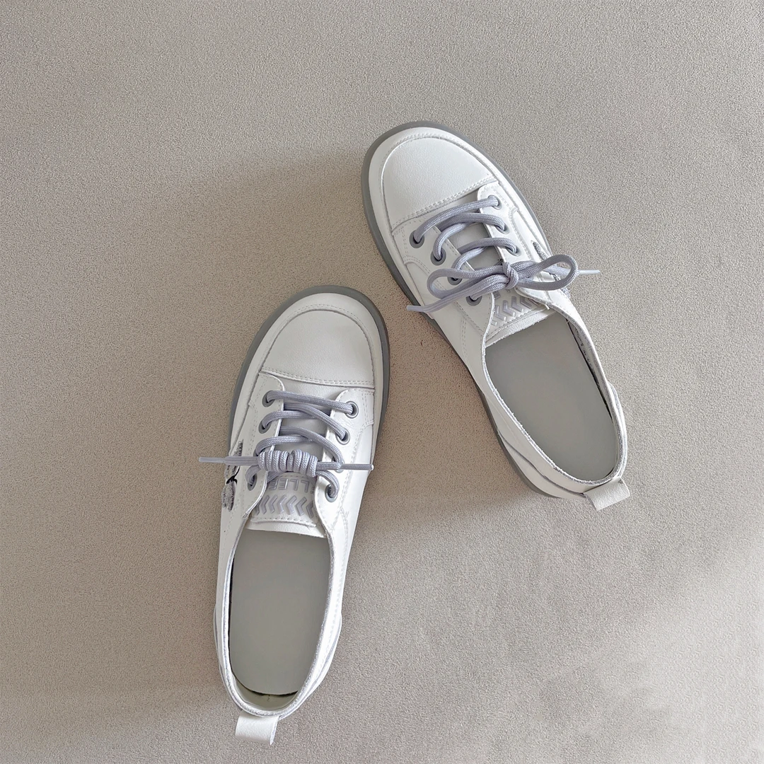 真皮大码女鞋40-43休闲风圆头小白鞋休闲鞋舒适百搭软底平底41