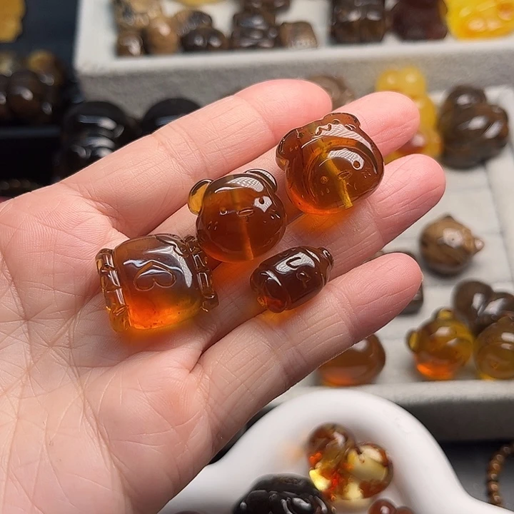 琥珀颈饰未镶嵌缅珀