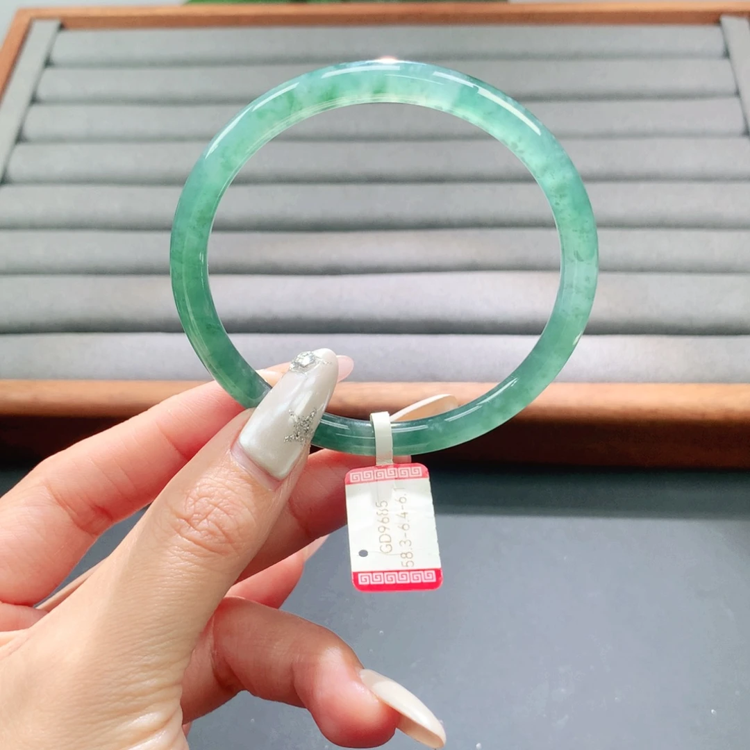 翡翠未镶嵌手镯天然