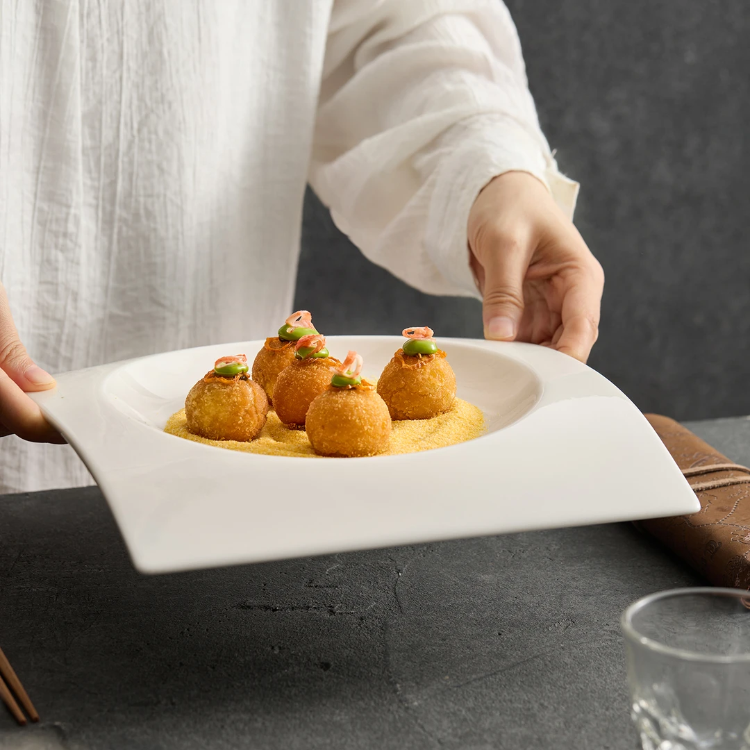 德化白瓷餐具2025新款特别好看的家用高颜值高级感陶瓷盘子窝形盘