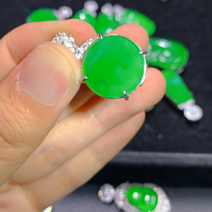 翡翠银S925镶嵌颈饰一个