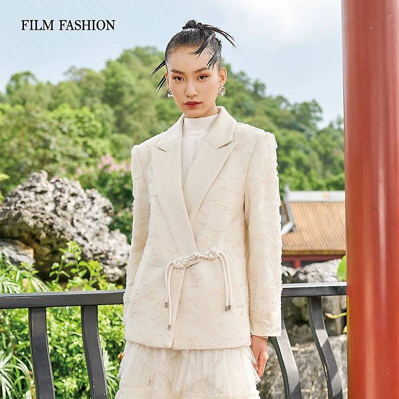 【小朱专享】一电影一时装毛呢绣花外套 FECG143547