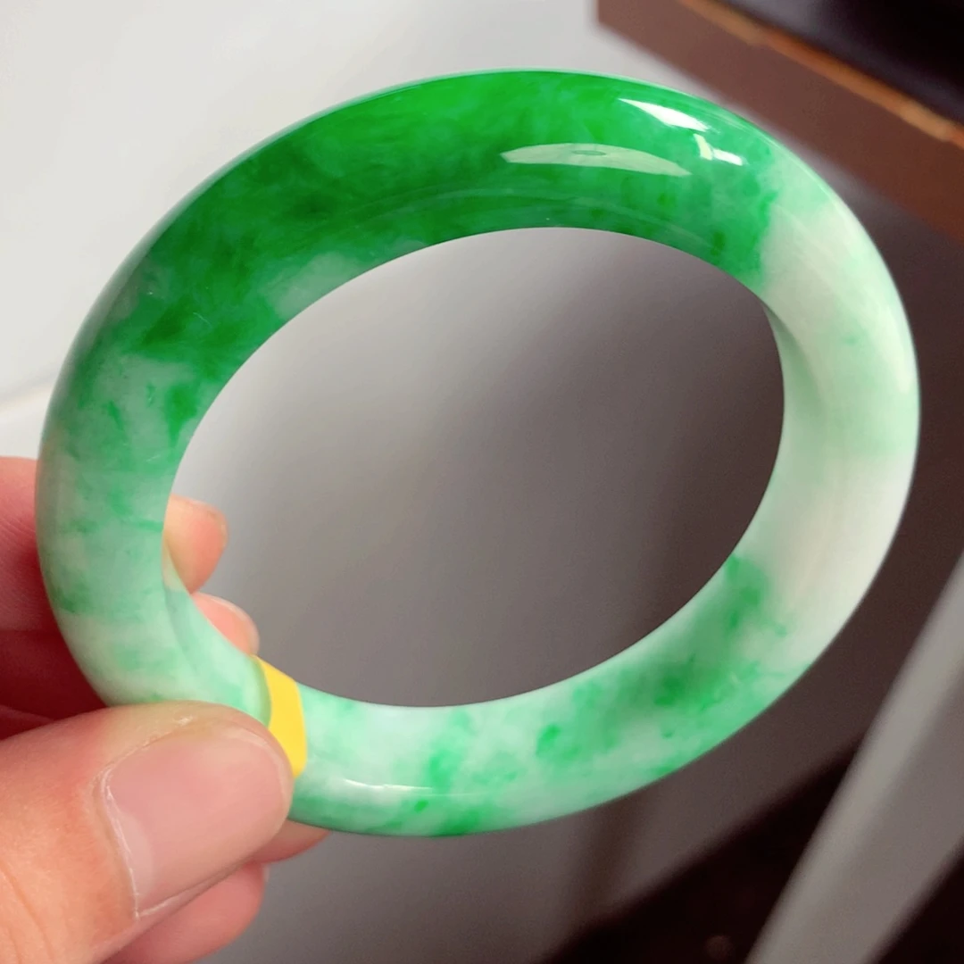 翡翠手镯未镶嵌大**?缅甸翡翠