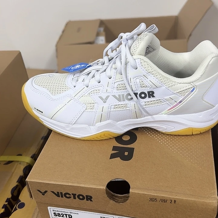 42羽毛球专业鞋子