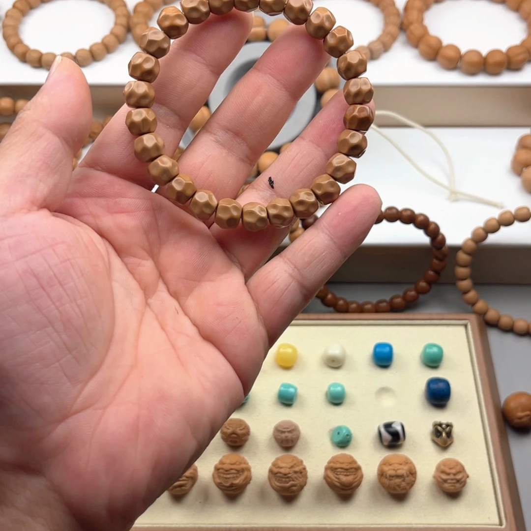 C***c猴头核桃吊坠黑金泛油