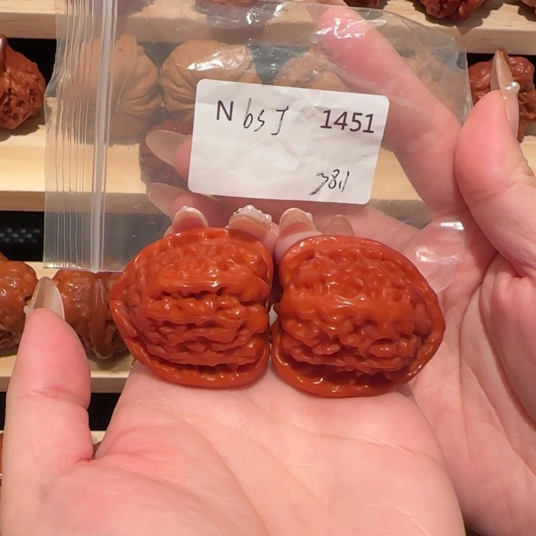 梦***下文玩核桃吊坠玉化白狮子38精品