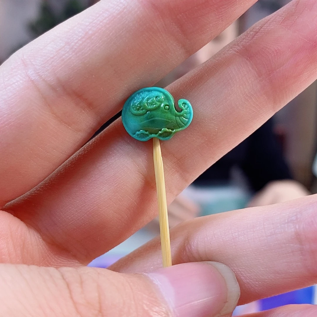 绿松石未镶嵌珠宝奇石