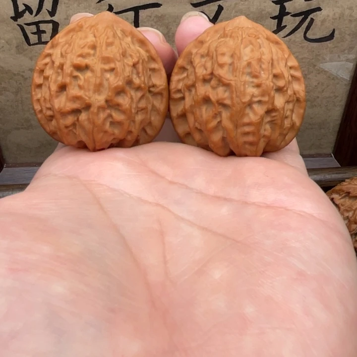 文玩核桃把件38金牛