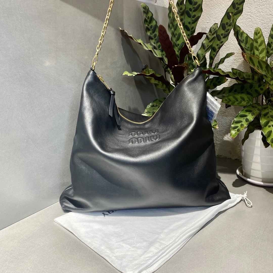 95新 MIU MIU/缪缪 缪缪   托特hobo大号垃圾袋款包 单肩包