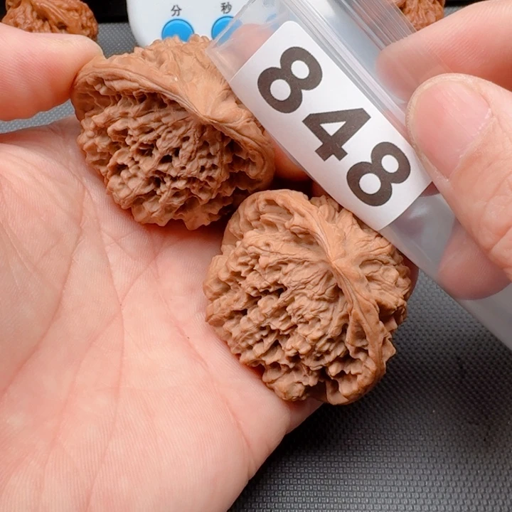 文玩核桃把件戈****斯蛇头