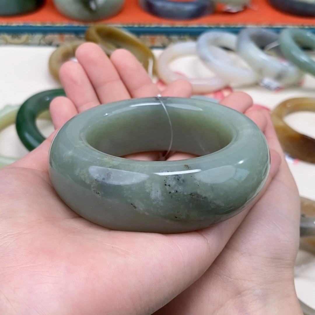 ****喜和田玉手镯未镶嵌