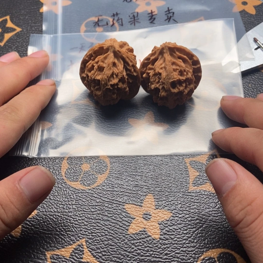 文玩核桃吊坠苹果园