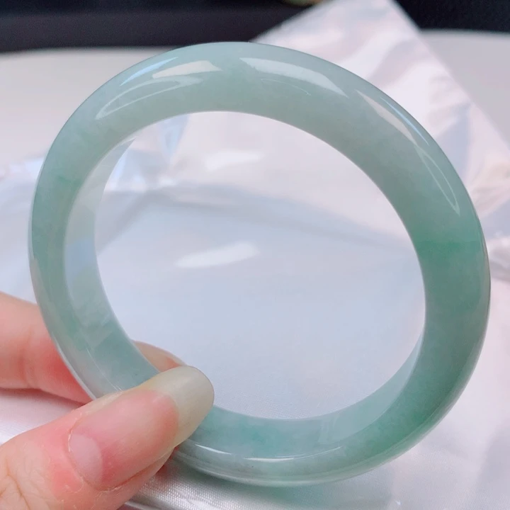 翡翠手镯未镶嵌52圈