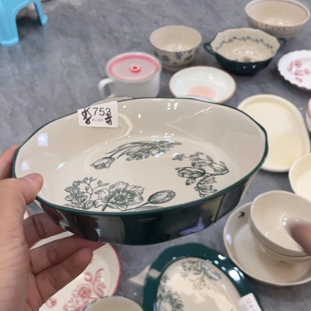 陶瓷微瑕餐具介意勿拍，满18飞！