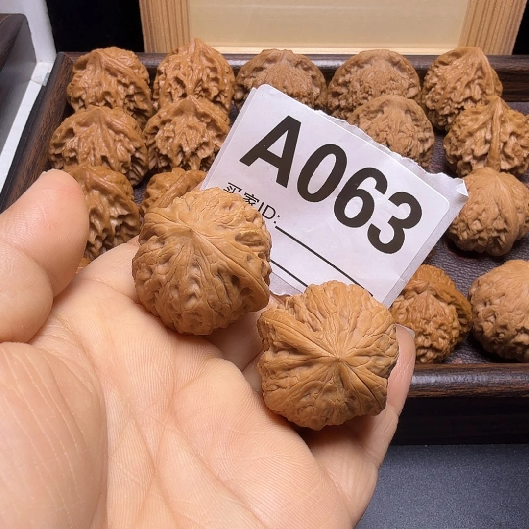 把件文玩核桃33尺铁锤微黄