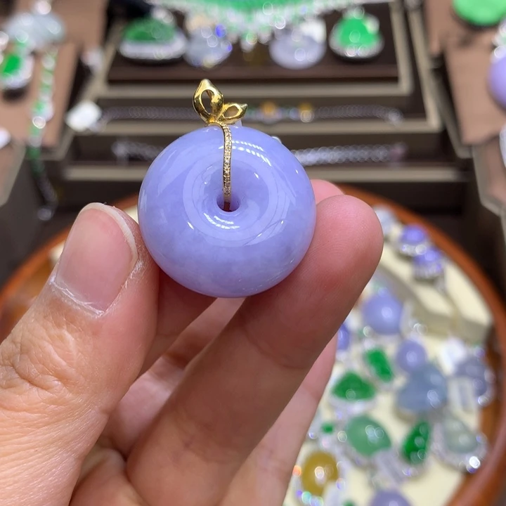 翡翠颈饰18K金镶嵌翡翠吊坠